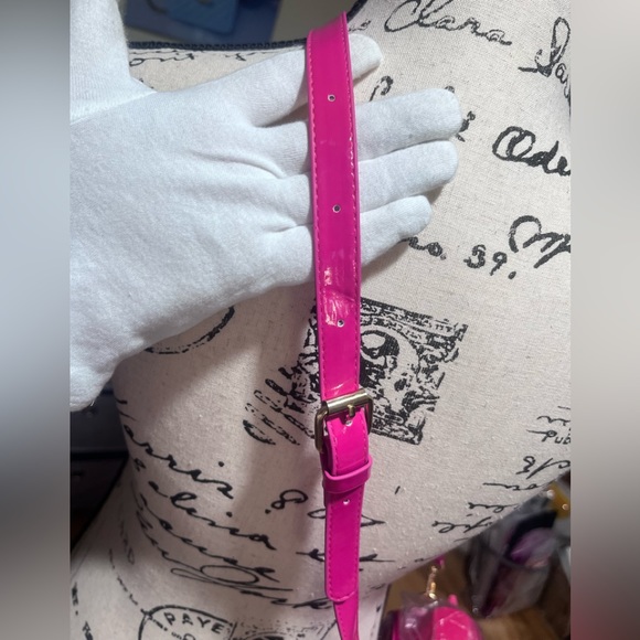 Retro Telephone Shaped Crossbody Bag - Picture 9 of 13